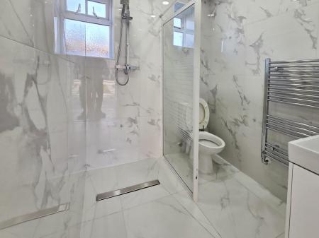 3 bedroom Terraced House to let in Lytton Road, Chadwell St Mary, Grays, RM16