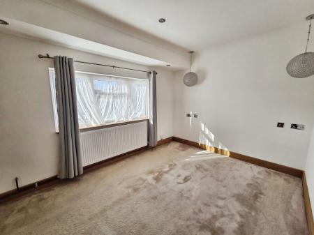 3 bedroom Terraced House to let in Lytton Road, Chadwell St Mary, Grays, RM16