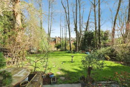 1 bedroom Bungalow to let in The Green, Welwyn, AL6