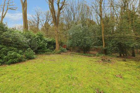 5 bedroom Detached house to let in Bracken Lane, Welwyn, AL6