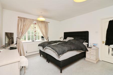 5 bedroom Detached house to let in Bracken Lane, Welwyn, AL6