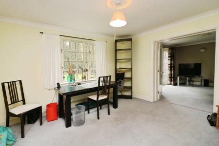 5 bedroom Detached house to let in Bracken Lane, Welwyn, AL6