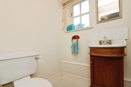 5 bedroom Detached house to let in Bracken Lane, Welwyn, AL6