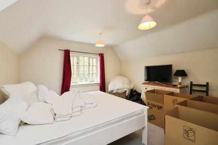 5 bedroom Detached house to let in Bracken Lane, Welwyn, AL6