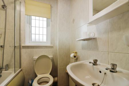 2 bedroom Semi-detached house to let in Larkins Close, Baldock, SG7