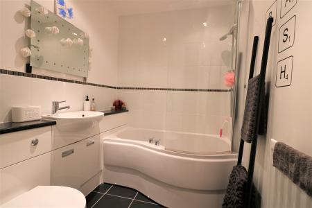 2 bedroom Flat to let in Mendip Way, Great Ashby, Stevenage, SG1