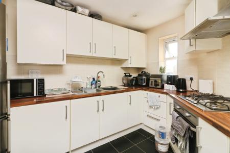 2 bedroom Flat to let in Mendip Way, Great Ashby, Stevenage, SG1
