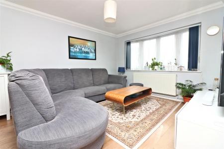 3 bedroom Terraced House to let in Burghley Close, Stevenage, SG2