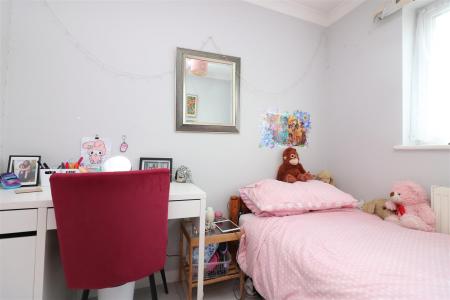 3 bedroom Terraced House to let in Burghley Close, Stevenage, SG2