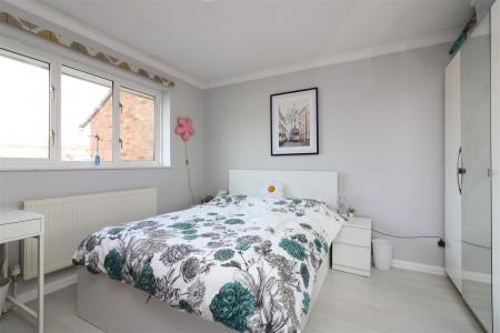 3 bedroom Terraced House to let in Burghley Close, Stevenage, SG2