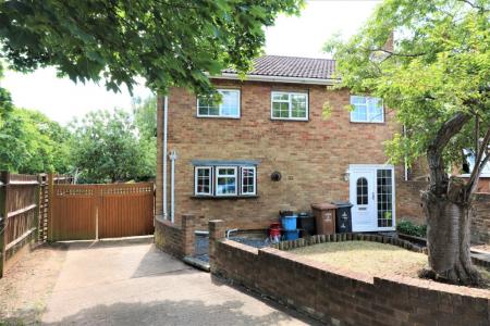 3 bedroom End of terrace house to let in Longfields, Stevenage, SG2