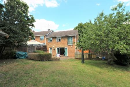 3 bedroom End of terrace house to let in Longfields, Stevenage, SG2