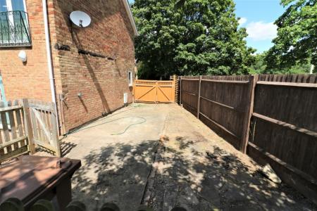 3 bedroom End of terrace house to let in Longfields, Stevenage, SG2
