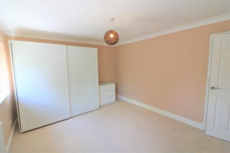 3 bedroom End of terrace house to let in Longfields, Stevenage, SG2