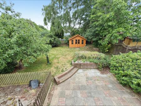 3 bedroom End of terrace house to let in Longfields, Stevenage, SG2