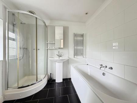3 bedroom End of terrace house to let in Longfields, Stevenage, SG2