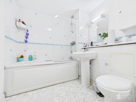 2 bedroom Flat to let in Kilby Road, Stevenage, SG1