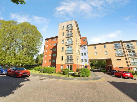 2 bedroom Flat to let in Kilby Road, Stevenage, SG1