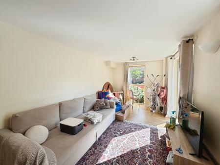 2 bedroom Flat to let in Kilby Road, Stevenage, SG1