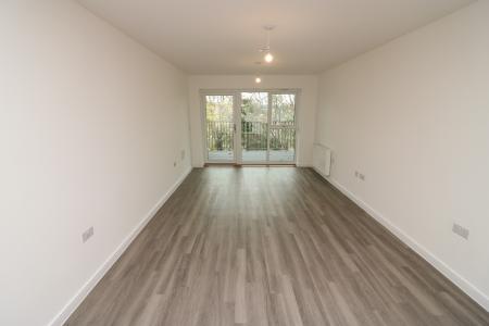 2 bedroom Flat to let in Home Park Mill Link, Kings Langley, WD4