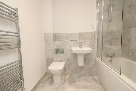 2 bedroom Flat to let in Home Park Mill Link, Kings Langley, WD4
