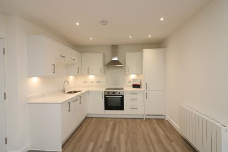 2 bedroom Flat to let in Home Park Mill Link, Kings Langley, WD4