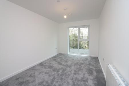 2 bedroom Flat to let in Home Park Mill Link, Kings Langley, WD4