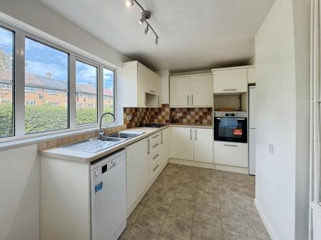4 bedroom Semi-detached house to let in Whitethorn, Welwyn Garden City, AL7