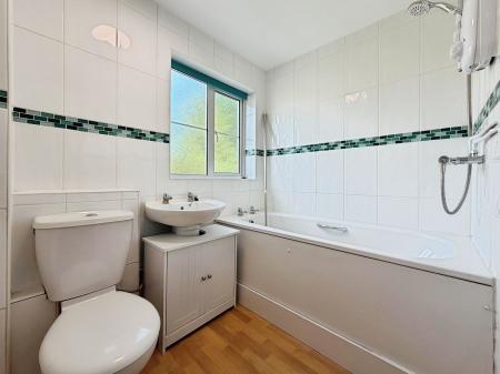 4 bedroom Semi-detached house to let in Whitethorn, Welwyn Garden City, AL7