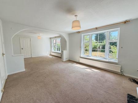 4 bedroom Semi-detached house to let in Whitethorn, Welwyn Garden City, AL7