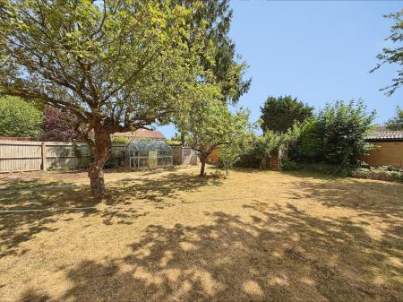 4 bedroom Semi-detached house to let in Whitethorn, Welwyn Garden City, AL7