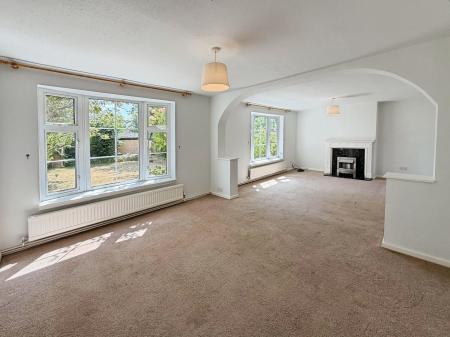 4 bedroom Semi-detached house to let in Whitethorn, Welwyn Garden City, AL7