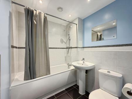 2 bedroom Flat to let in Admiral Drive, Stevenage, SG1