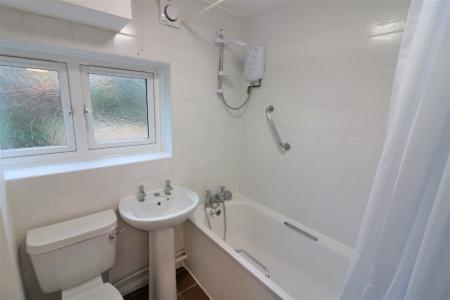 1 bedroom Flat to let in Thistle Grove, Welwyn Garden City, AL7