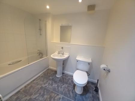 2 bedroom Flat to let in Mosquito Way, Hatfield, AL10