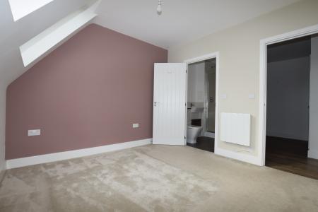 2 bedroom Flat to let in Hedley Road, St Albans, AL1