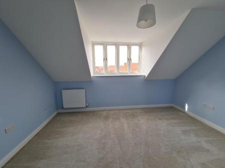 4 bedroom Town house to let in Merriall Close, Swanscombe, DA10