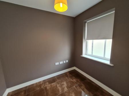 4 bedroom Town house to let in Merriall Close, Swanscombe, DA10