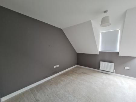 4 bedroom Town house to let in Merriall Close, Swanscombe, DA10