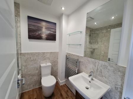 4 bedroom Town house to let in Merriall Close, Swanscombe, DA10