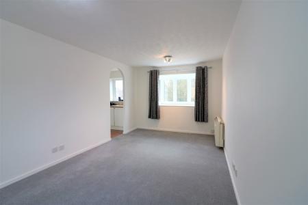 2 bedroom Flat to let in Kerr Close, Knebworth, SG3