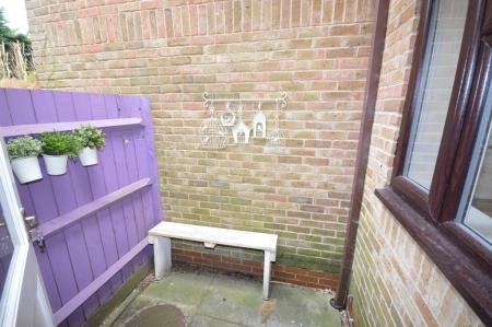 1 bedroom Terraced House to let in Carvers Croft, Woolmer Green, SG3