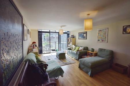 2 bedroom Flat to let in Newsom Place, Hatfield Road, St Albans, AL1