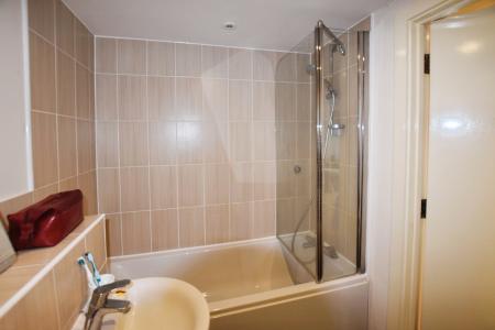 2 bedroom Flat to let in Newsom Place, Hatfield Road, St Albans, AL1