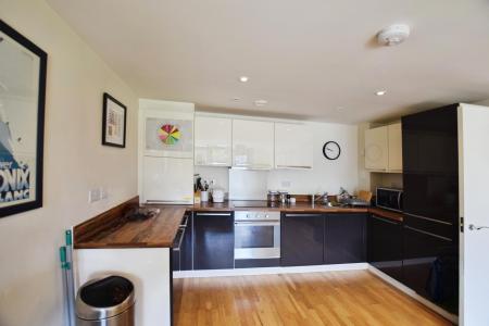 2 bedroom Flat to let in Newsom Place, Hatfield Road, St Albans, AL1