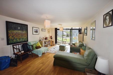 2 bedroom Flat to let in Newsom Place, Hatfield Road, St Albans, AL1