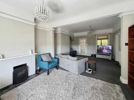 4 bedroom Semi-detached house to let in London Road Woolmer Green, Woolmer Green, SG3