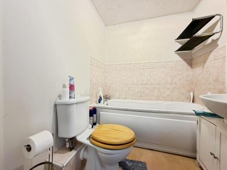3 bedroom Semi-detached house to let in Tamar Close, Great Ashby, SG1