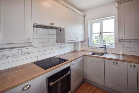 2 bedroom Flat to let in London Road, Apsley, HP3