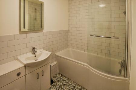 2 bedroom Flat to let in London Road, Apsley, HP3